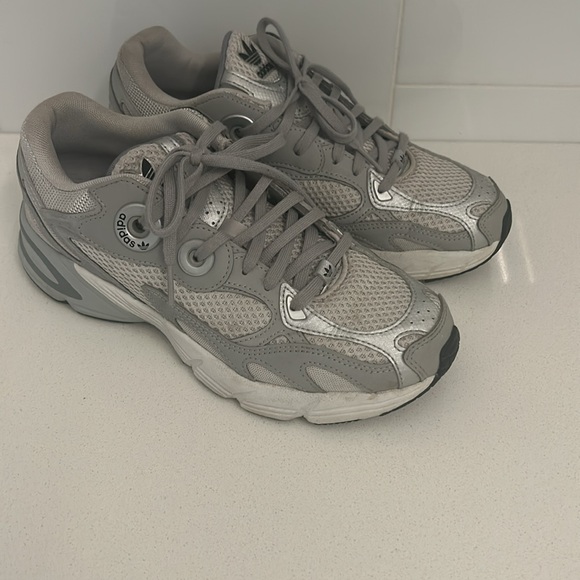 Adidas falcon running shoes size 7 1/2 women’s - Picture 5 of 8